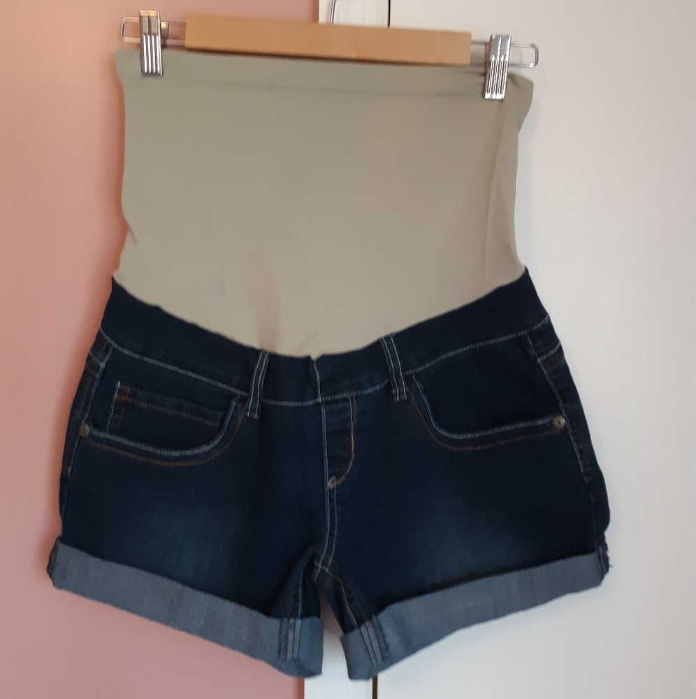 Bella Vida maternity shorts